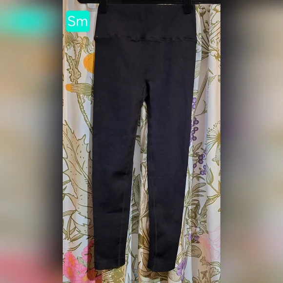 Halara Ribbed Compression Legging - Picture 1 of 5